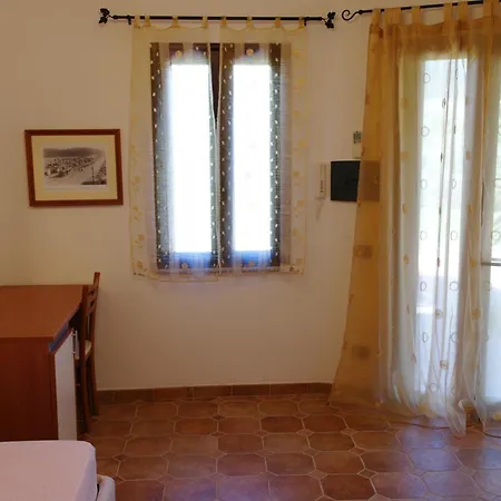 Le 4 * Bari Sardo